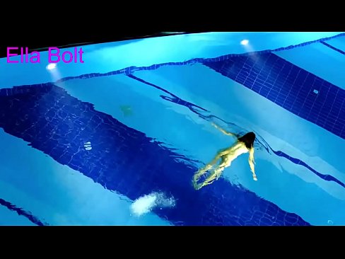 ❤️ Nu mă pot opri din privit, tânără blondă surprinsă înotând goală în piscina stațiunii ELLA BOLT ️  at ro.mailkassa.ru
